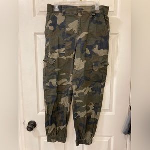 Wild Fable Camo Pants size Large